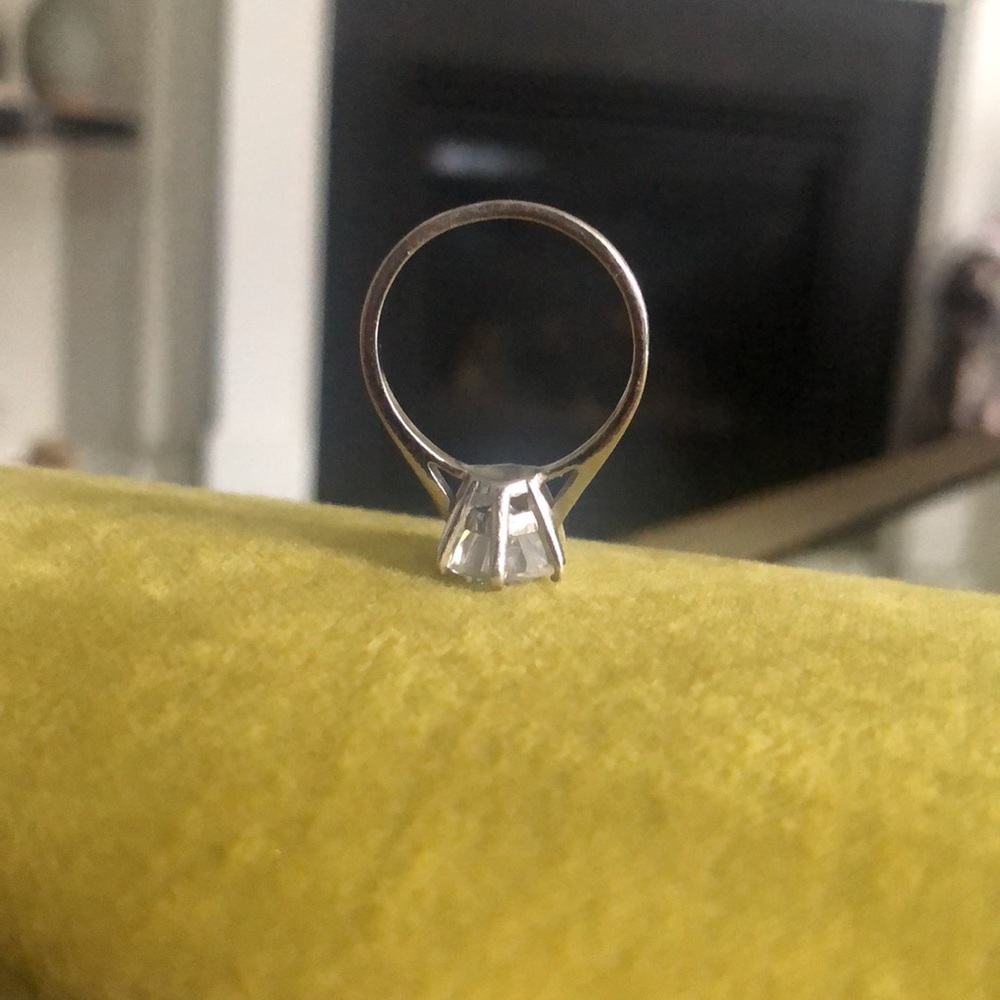 New 3 carat cubic zirconia solitaire. Cathedral basket setting, solid 925 - Picture 7 of 9